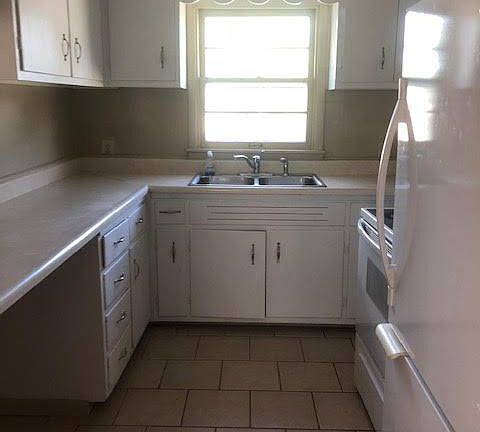 5th image of 306 N Monroe St