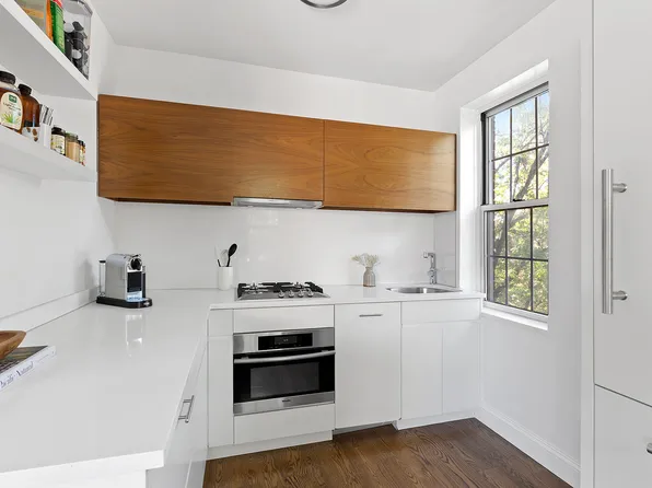 25 Minetta Lane image 4 of 6