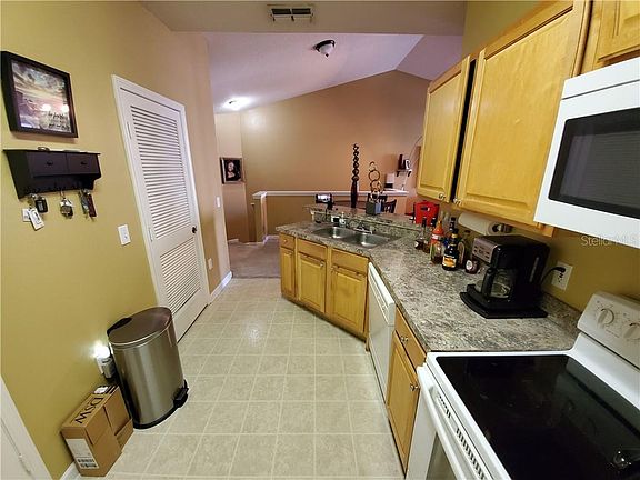 4th image of 18015 Villa Creek Dr #18015