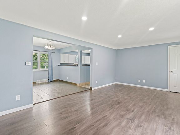 5th image of 616 Creston Ave