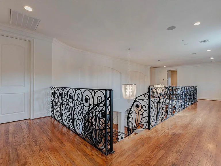 5410 Valerie St — Photo 21