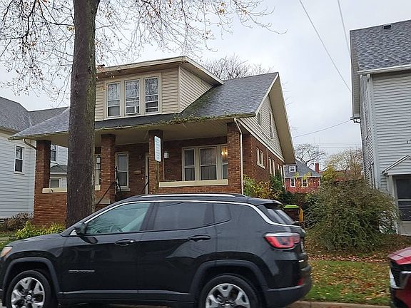 2nd image of 208 Scott St