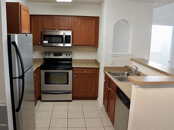Newer fridge dishwasher and garbage disposal