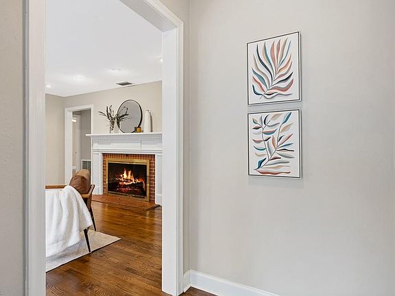 3rd image of 1440 Huntington Cres