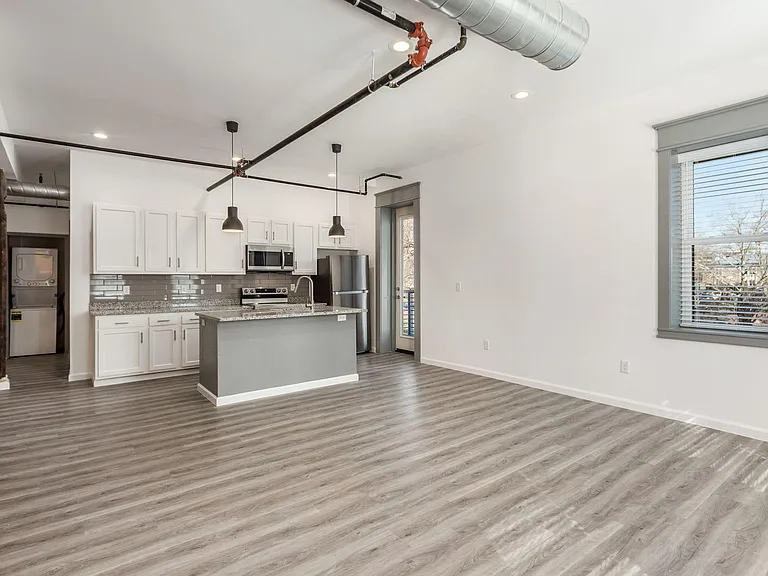 218 E Main St #2-D — Photo 7