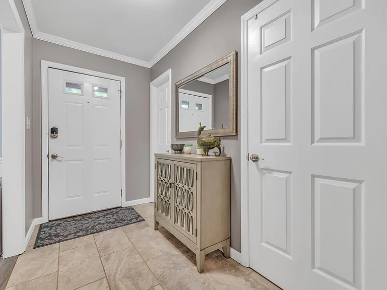 586 Saint James Walk SE — Photo 15