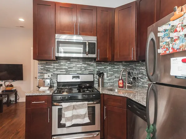 1338 W Huron St APT 1F, Chicago, IL 60642