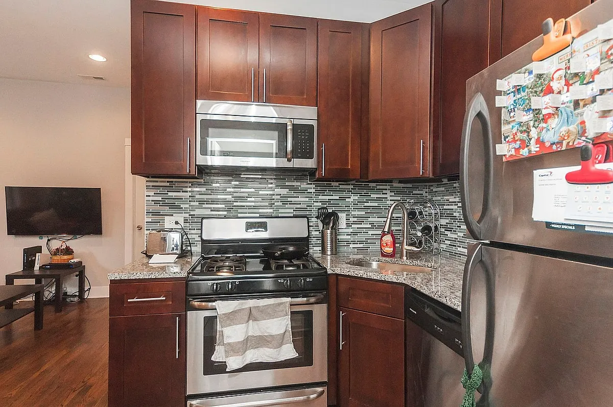 Building Photo - 1338 W Huron St #3F