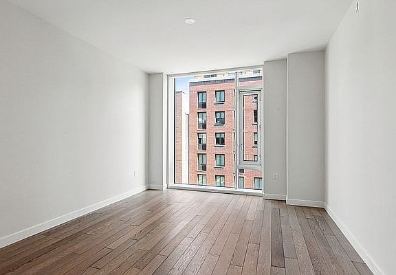 3rd image of 505-513 W 43rd St #7B
