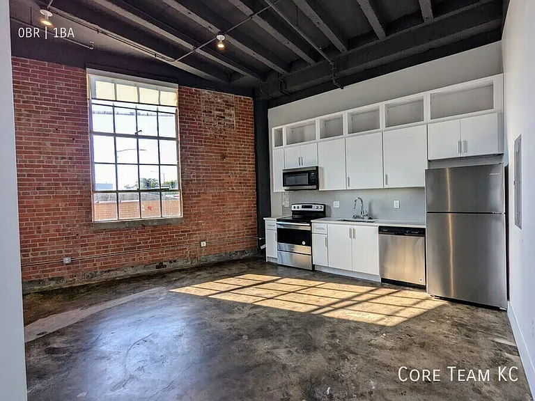 3200 Gillham Rd #212 — Photo 11