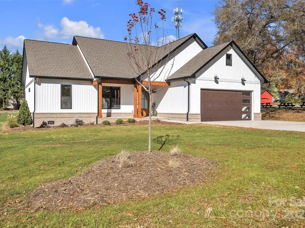 77 2nd Ave SE, Taylorsville, NC 28681