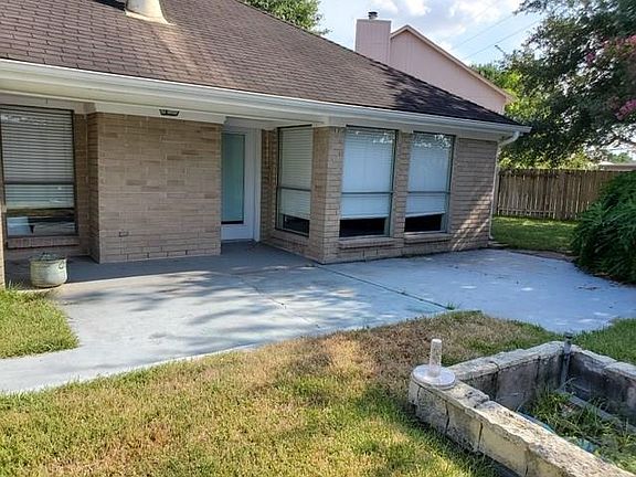 3rd image of 18438 Auburn Woods Dr