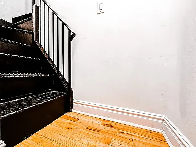 326 E 58th St #1B — Photo 3