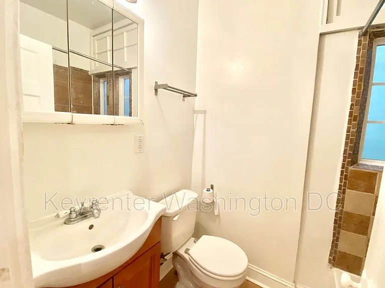 1204 Holbrook St NE #4 — Photo 16