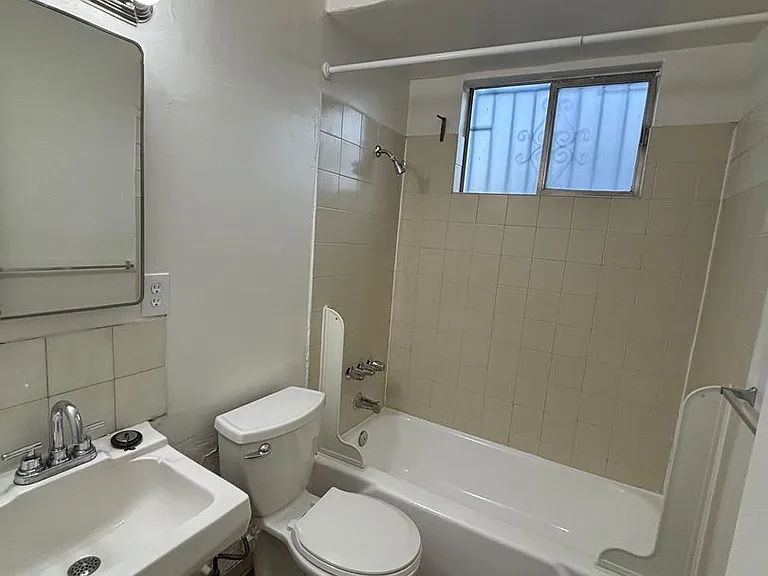 Sastre Apts & House — Photo 5