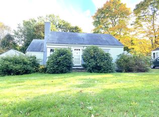 16 Maple St, Hallowell, ME 04347