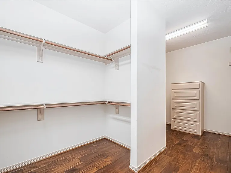 1522 Olive Park — Photo 36