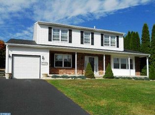 1000 Crimson Ln, Pottstown, PA 19464