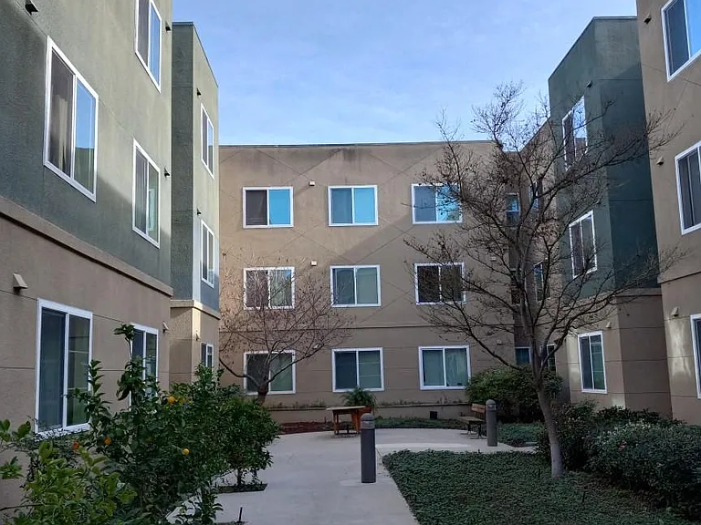 Borregas Court Apartments — Photo 9