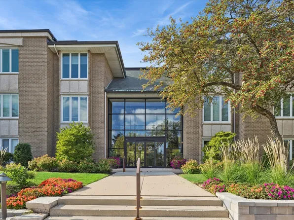 1 Oak Brook Club Dr APT A312, Oak Brook, IL 60523