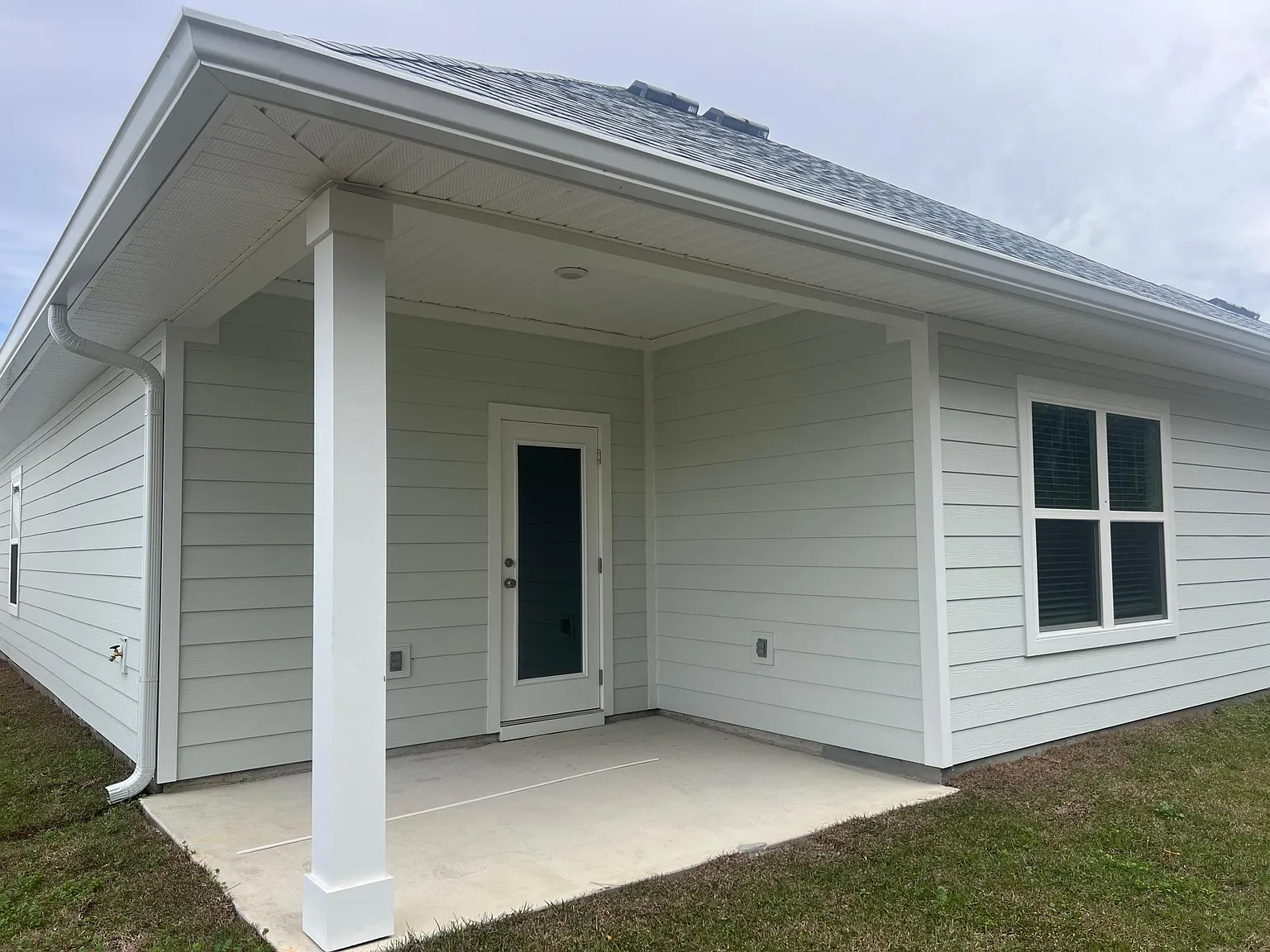 4 bed, 1900 sqft, $3,200 — Photo 3
