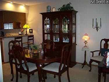 3rd image of 70 Stratford Green Dr