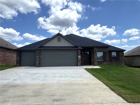 223 S Eagle Mountain St, Prairie Grove, AR 72753
