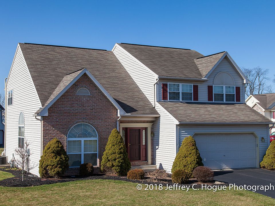 1st image of 35 Brookfield Dr