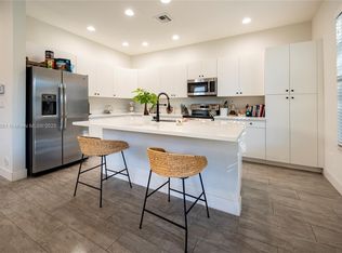 111 NW 209th Trl #111, Pembroke Pines, FL 33029