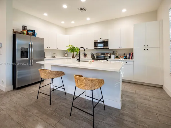 111 NW 209th Trl #111, Pembroke Pines, FL 33029