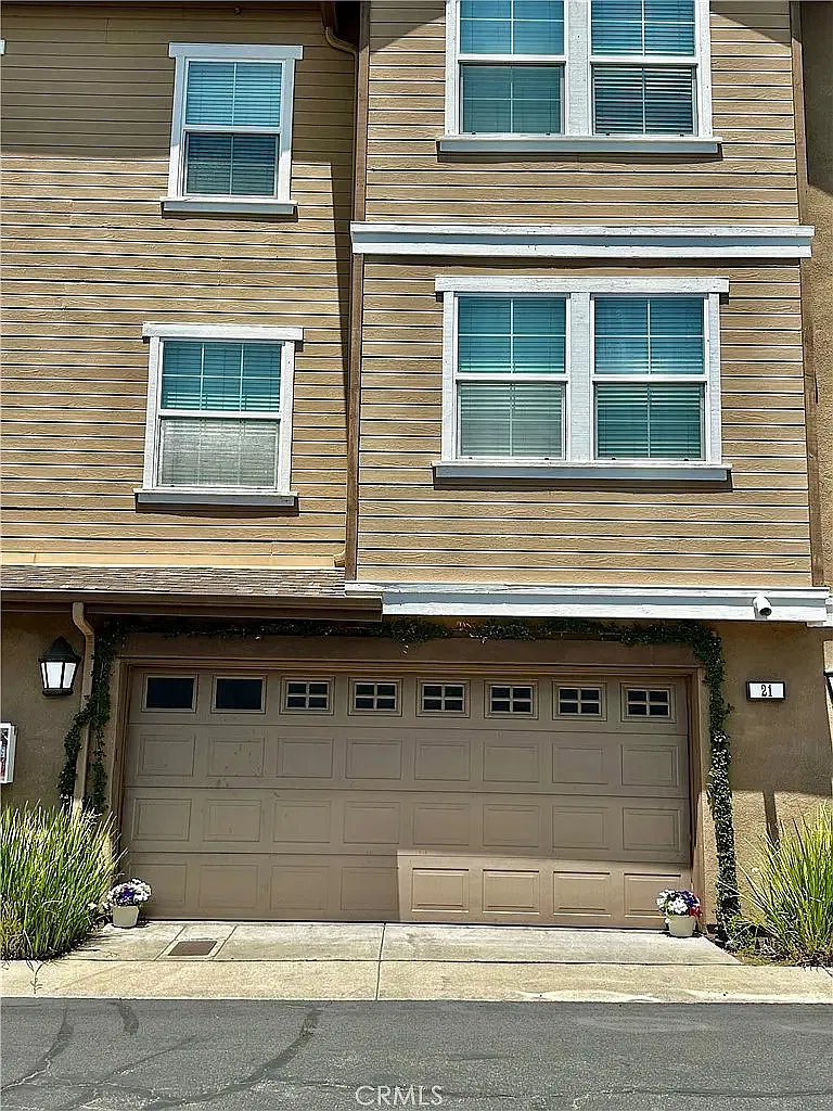 3 bed, 2.5 bath, 1700 sqft, $4,250 — Photo 3
