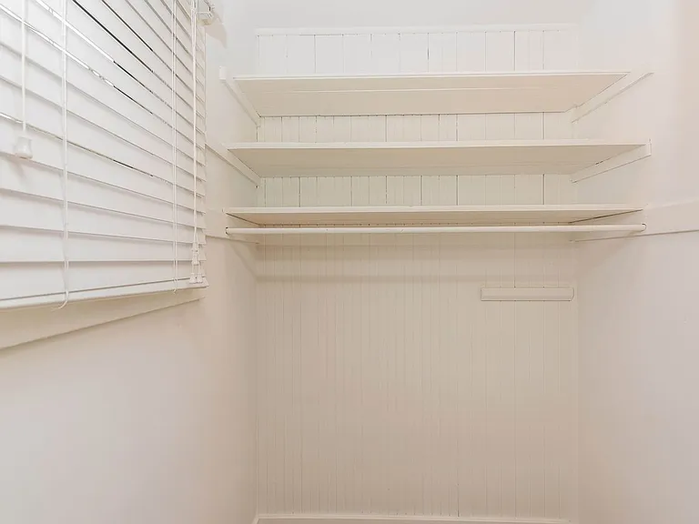 306 N Shaffer St — Photo 17