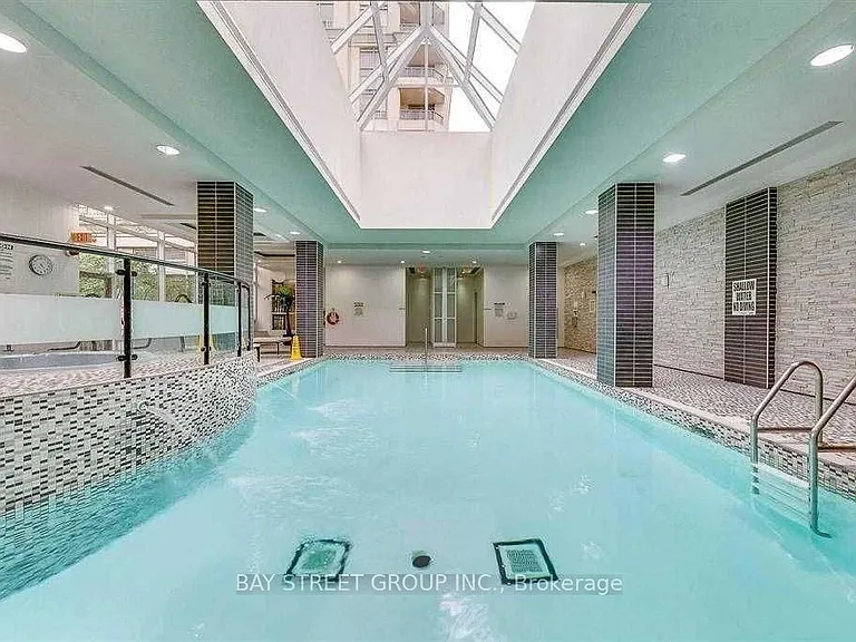 310 Burnhamthorpe Rd W #1913 — Photo 24