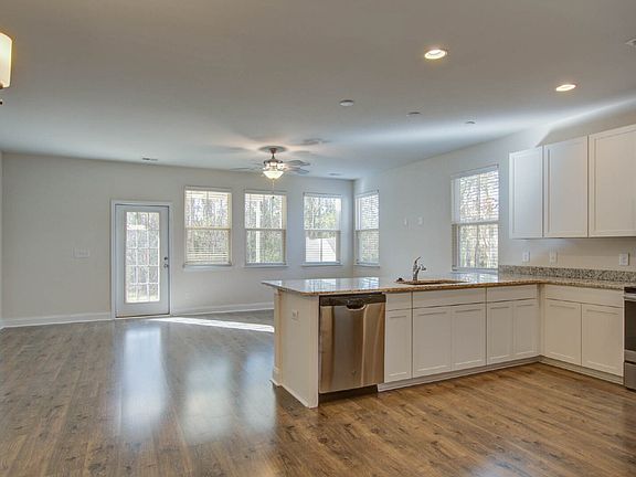 5th image of 7821 Montview Rd