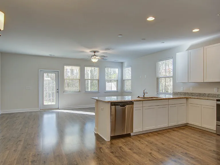 7821 Montview Rd — Photo 5