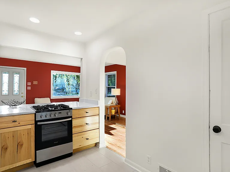 6548 Ferguson St — Photo 13