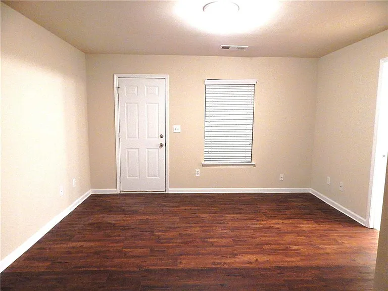 2199 Landing Walk Dr — Photo 8