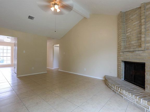 3rd image of 1935 Oakwell Ln