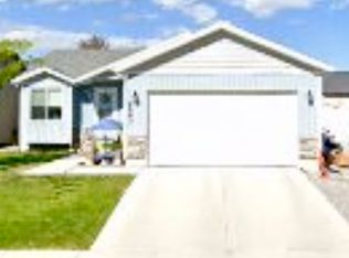 2443 Hitching Post Dr, Eagle Mountain, UT 84005