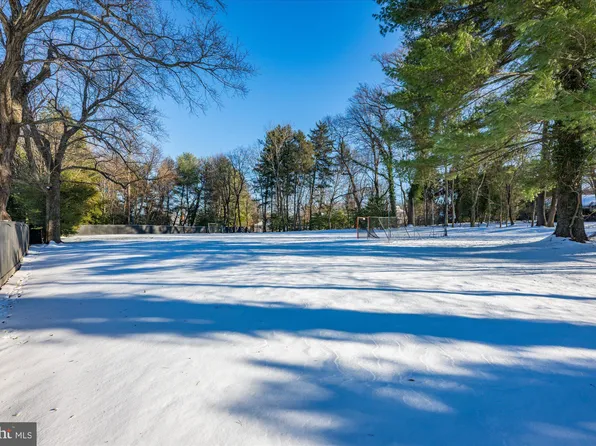 9021 Bronson Dr, Potomac, MD 20854