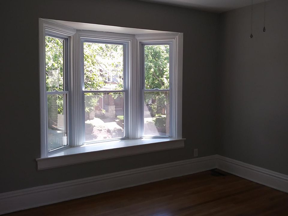 Living Room bay window, fan and hardwood floors
