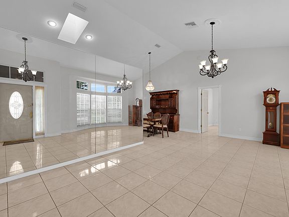 3rd image of 2901 SW BRIGHT Street