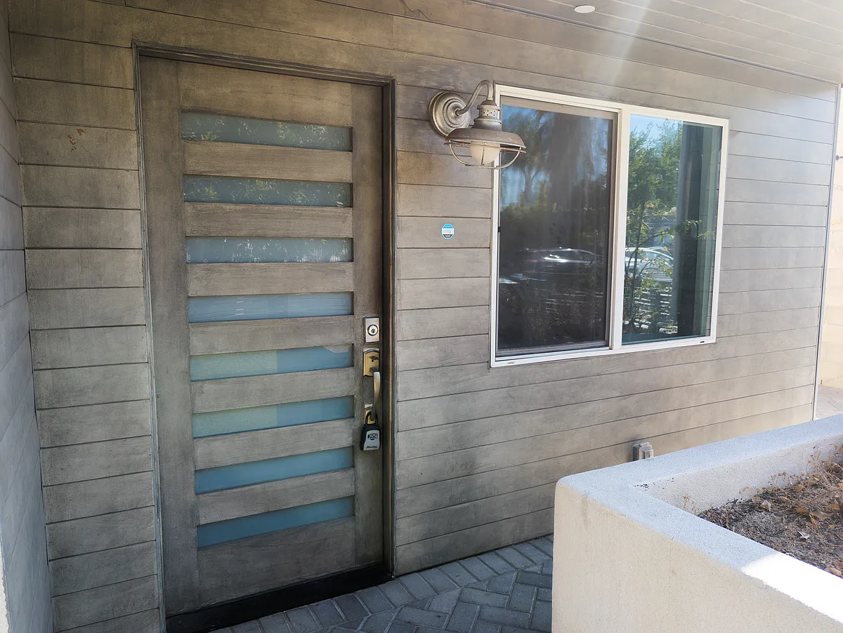Front entrance - 5644 Craner Ave