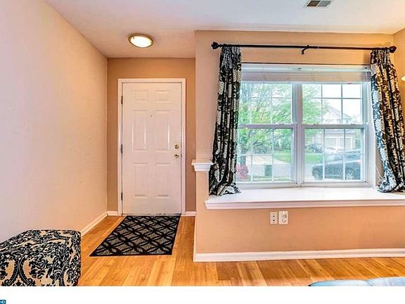 2nd image of 23 Hearthstone Ln