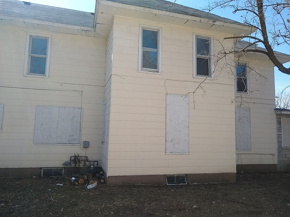 2nd image of 521 Raymond St