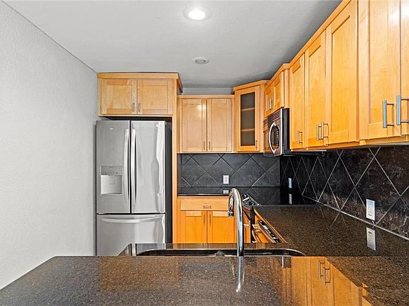 5th image of 1111 W 46th St APT 44