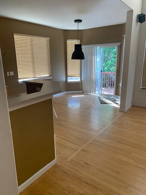 4 bed, 4000 sqft, $3,800 — Photo 4