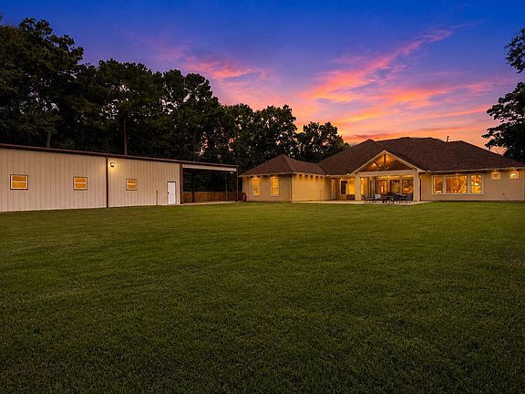 4th image of 19522 Riverwalk Dr