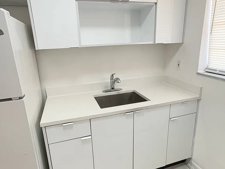 Danielle Apartments — Photo 3