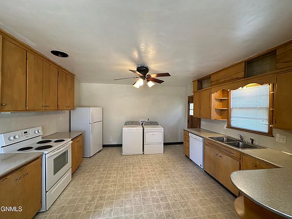 3rd image of 1022 8th Ave SE